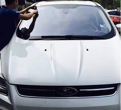 为什么汽车玻璃会开裂而不破碎？
